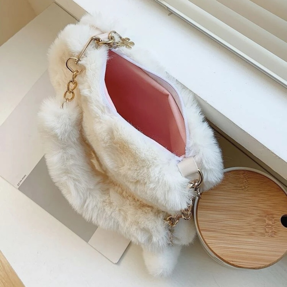 Creamish (eggshell) heart-shaped handbag with matching heart shaped keychain